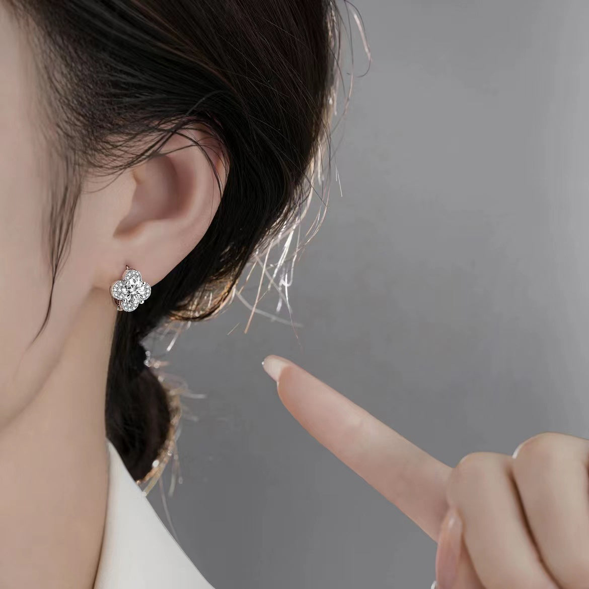 Moissanite Kleeblatt Ohrringe | Weißgold