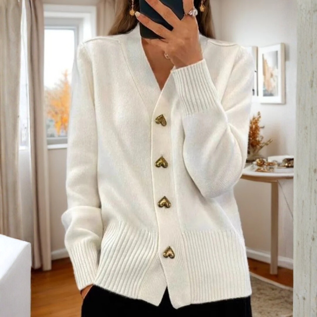 Giada | Elegante Strickjacke mit Herzknöpfen