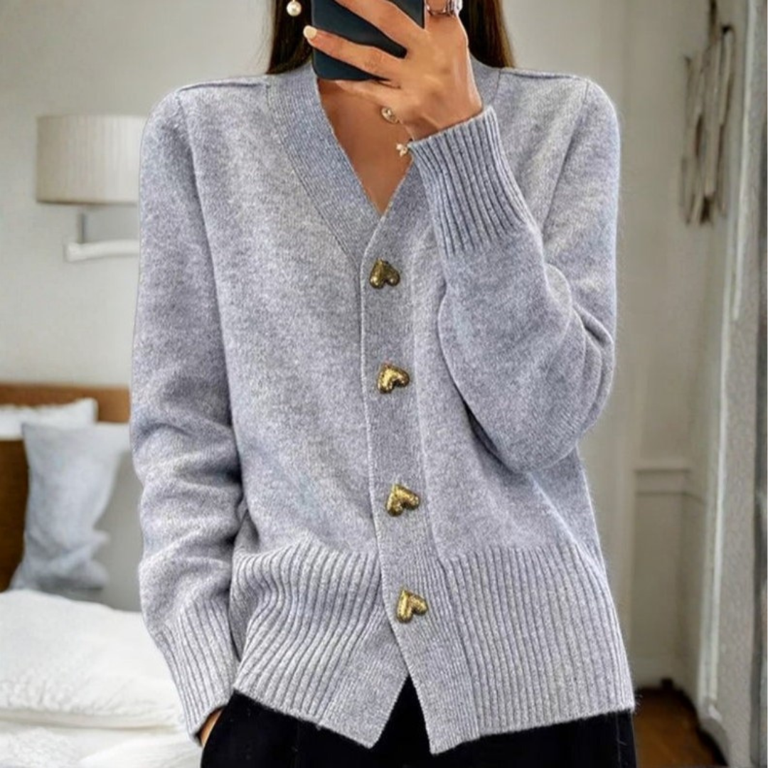 Giada | Elegante Strickjacke mit Herzknöpfen