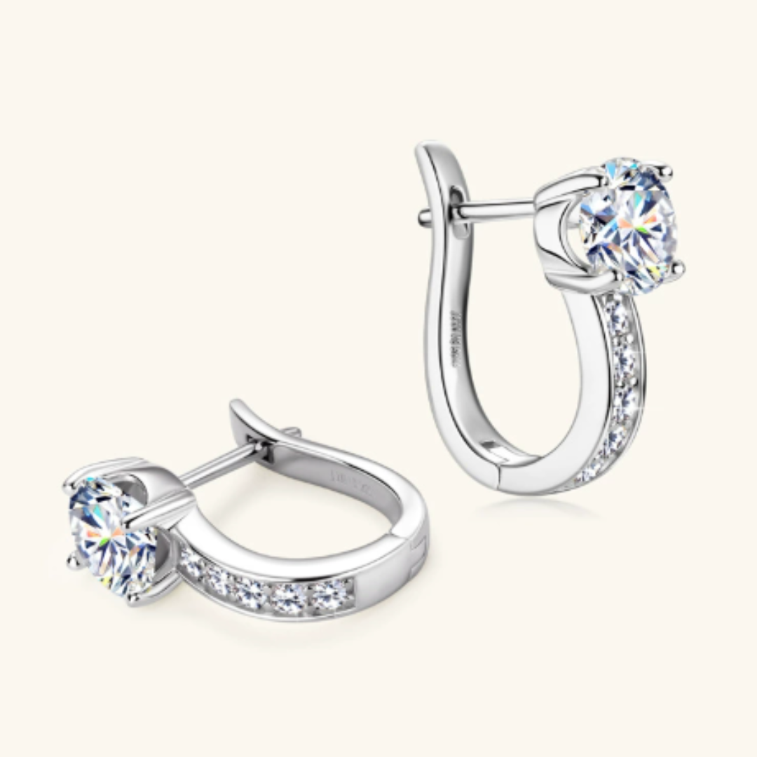Channel Moissanite Huggie Ohrringe