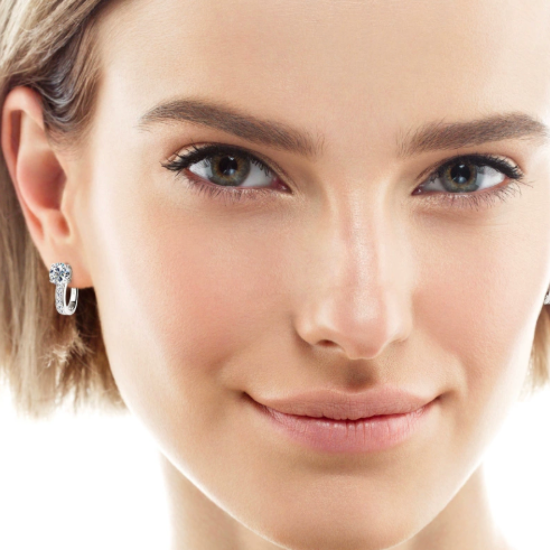 Channel Moissanite Huggie Ohrringe