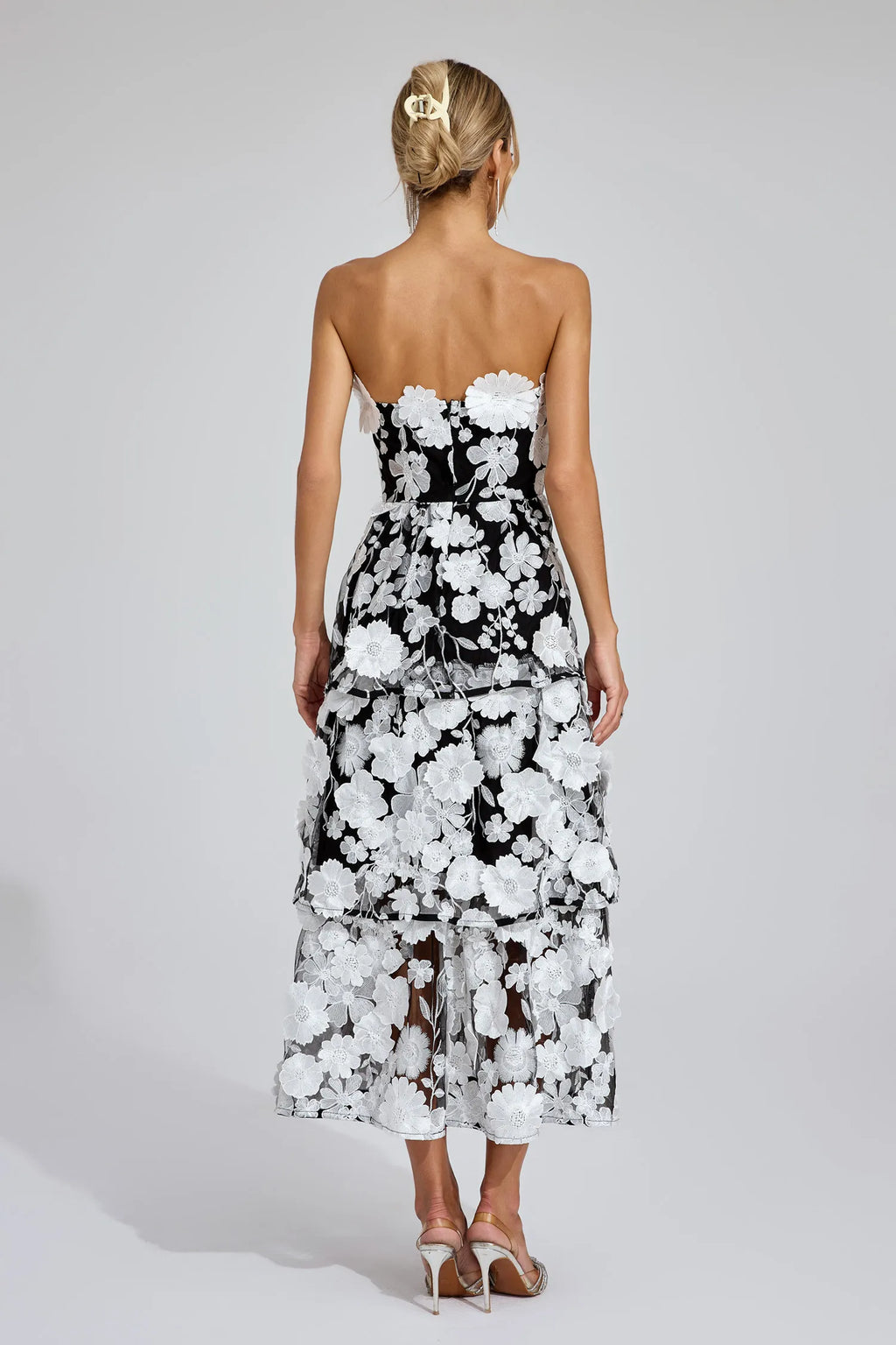 Marzia | Schulterfreies Premiumkleid mit Blumenapplikationen