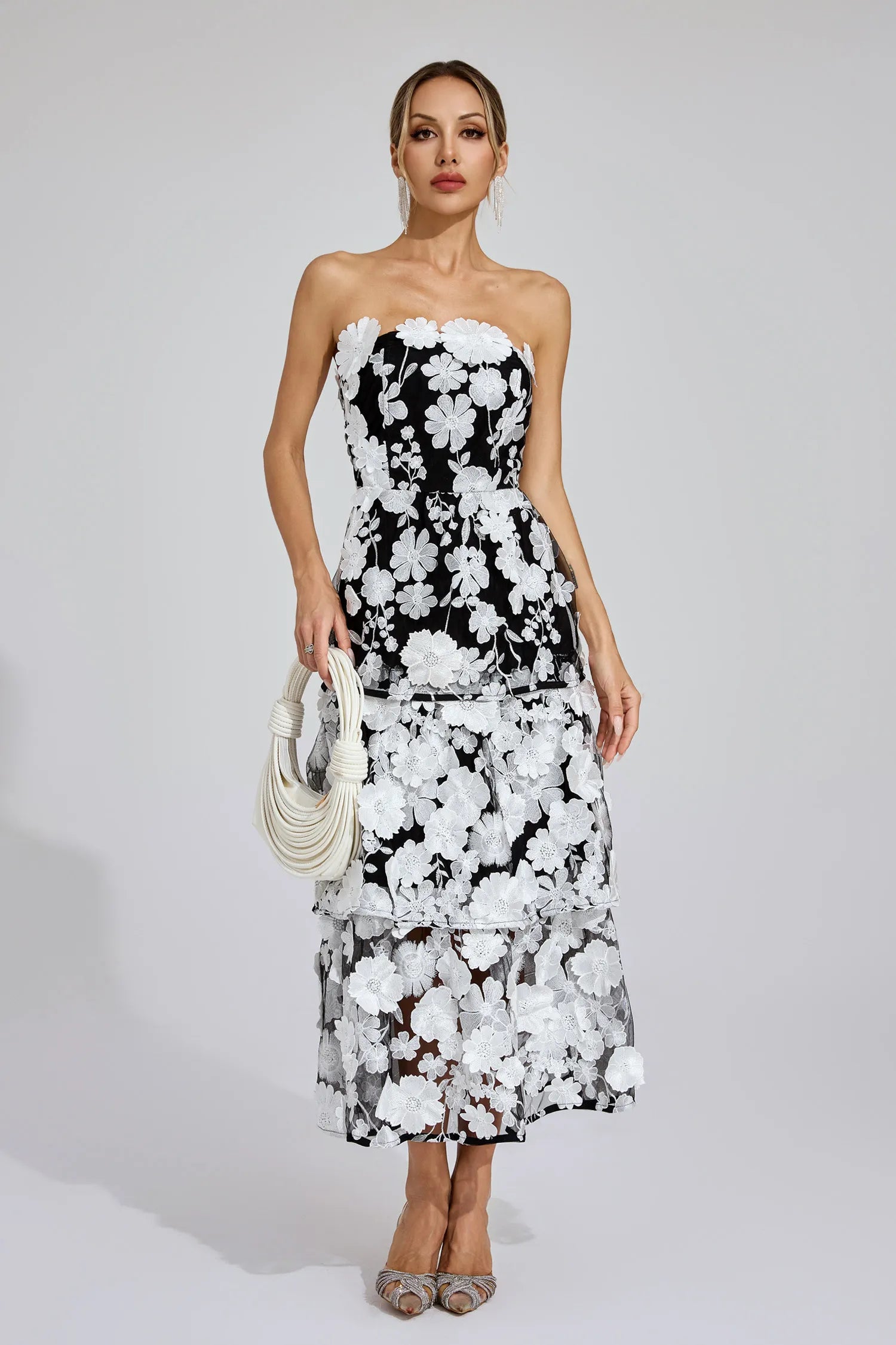 Marzia | Schulterfreies Premiumkleid mit Blumenapplikationen