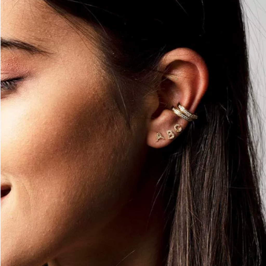 Initial Ohrring 1 Stück | Gold