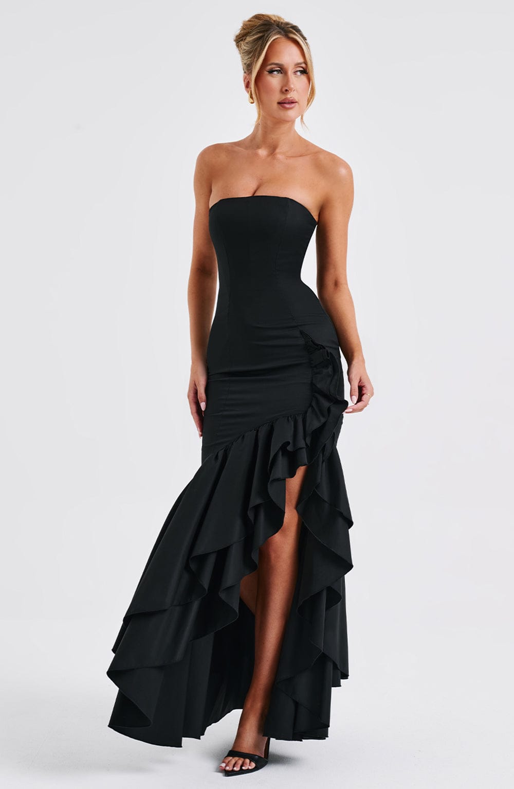 Vanessa | Schulterfreies Maxikleid mit Volants Handgefertigt