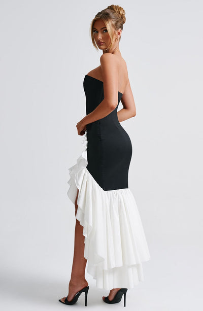 Vanessa | Schulterfreies Maxikleid mit Volants Handgefertigt