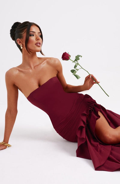 Vanessa | Schulterfreies Maxikleid mit Volants Handgefertigt
