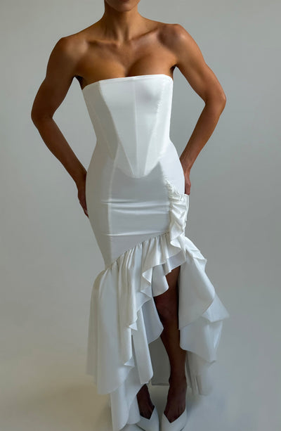 Vanessa | Schulterfreies Maxikleid mit Volants Handgefertigt