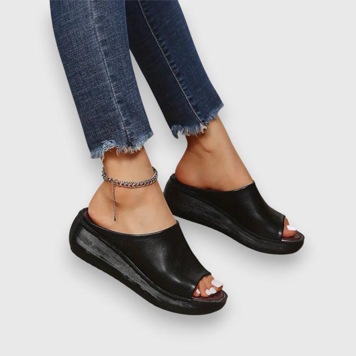 Amelie - Weiche Faux-Leder Sandale