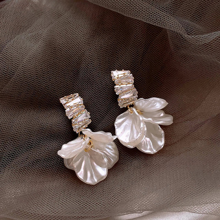 Exquisite Gold Petal Earrings in White | Gold 14k